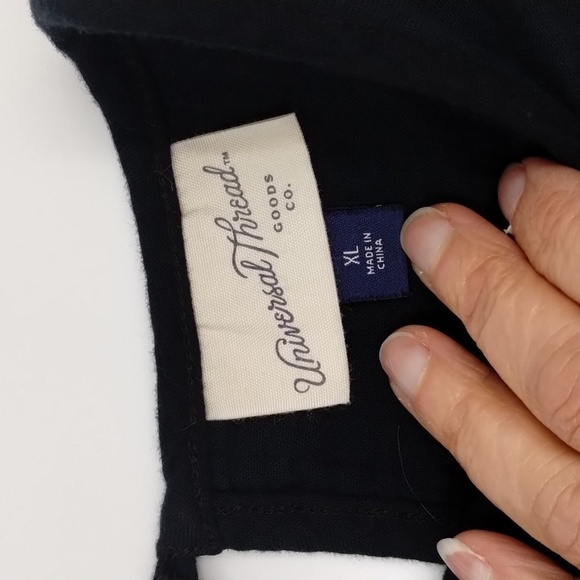 Universal Thread women's XL black gauge material puff sleeve blouse - Picture 7 of 10